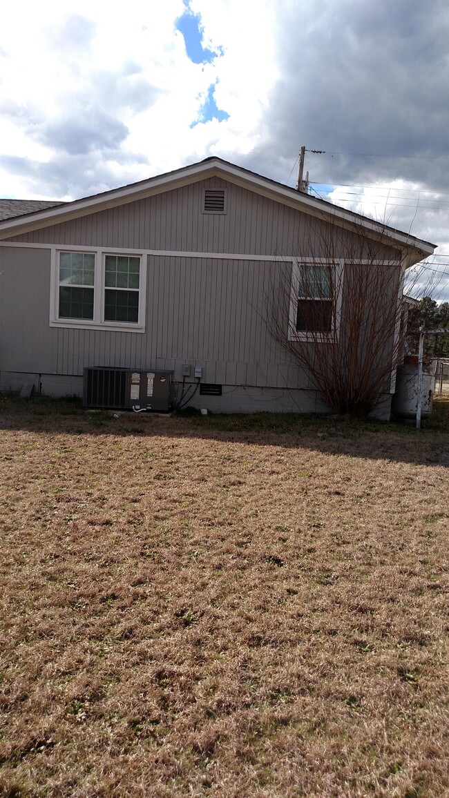 Building Photo - 713 Eva Cir