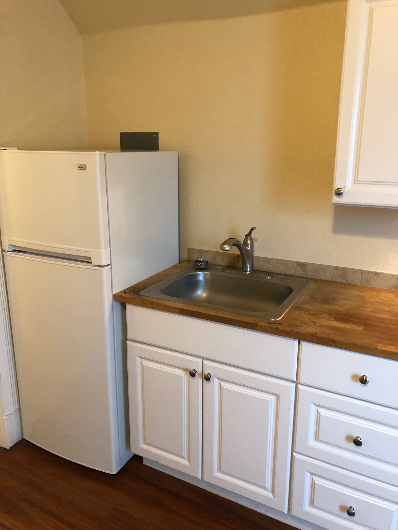 Kitchen Work Surface - 145 N 5th Street