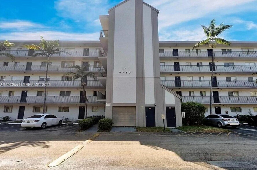Building Photo - 8750 N Sherman Cir