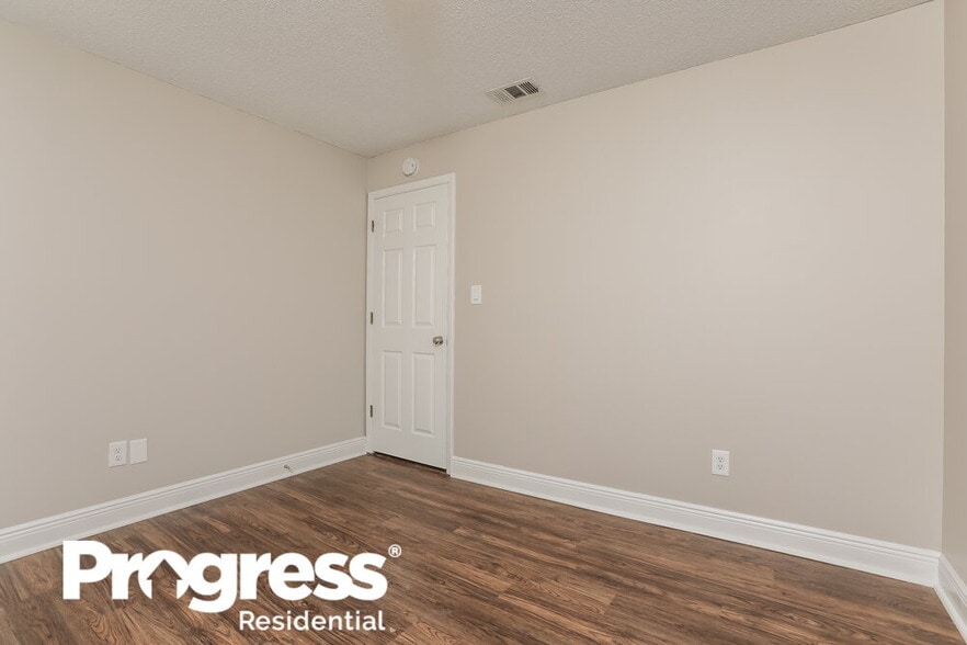 Building Photo - 1614 Bobolink Ln
