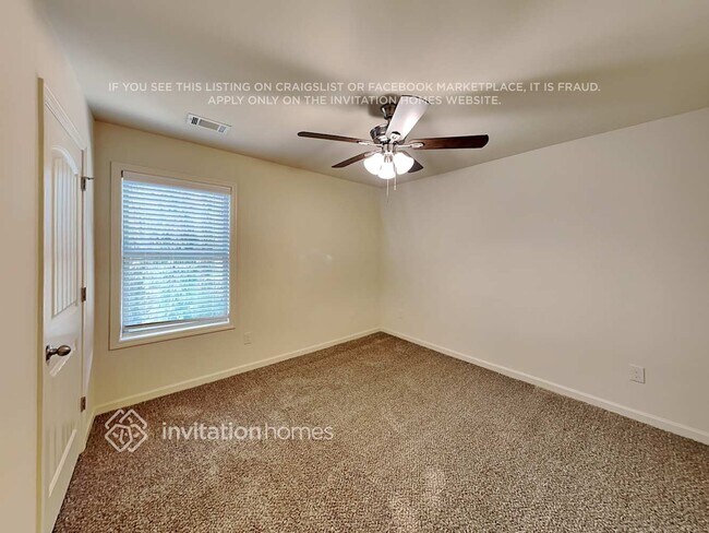 Building Photo - 227 Green Bridge Ct SE