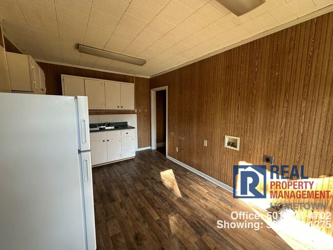 Building Photo - Nice Duplex In The Middle Of Town!! Move-in Special: Get 50% off your first month’s rent.