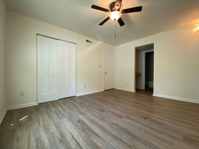 Building Photo - High Meadow condo 1 BED, 1BATH Ground leve...