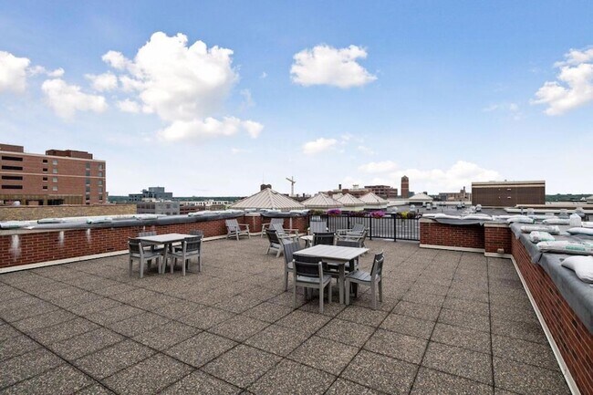 Building Photo - 401 N 2nd St