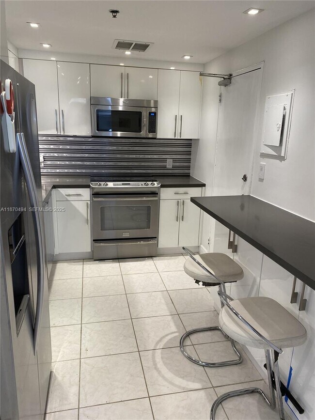 Building Photo - 10185 Collins Ave