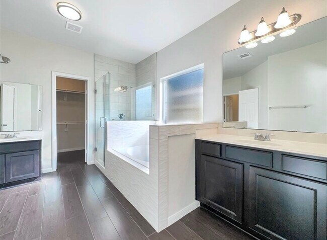 Building Photo - 8311 Bay Oaks Dr