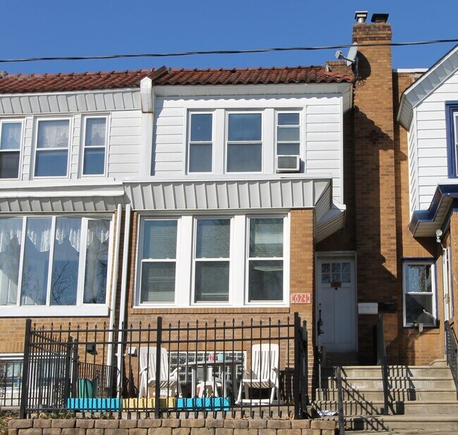 Building Photo - 624 Wendover St