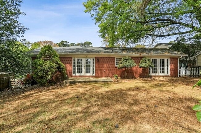 Building Photo - 2581 Sharondale Dr NE