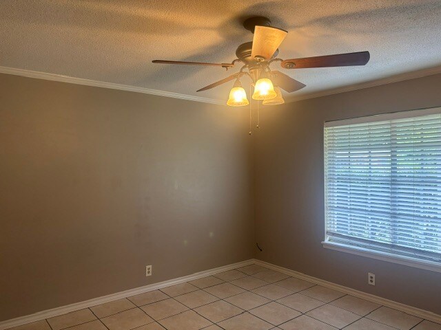 Building Photo - 711 Hillview St