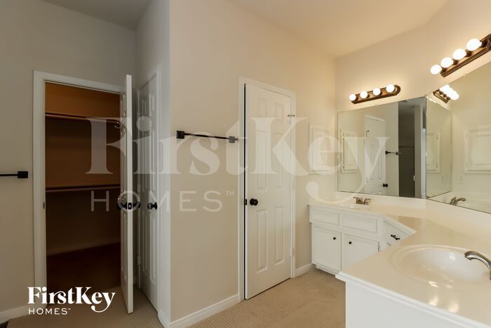 Building Photo - 10310 E Crosby Ln