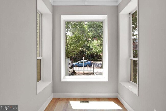 Building Photo - 1329 Irving St NW