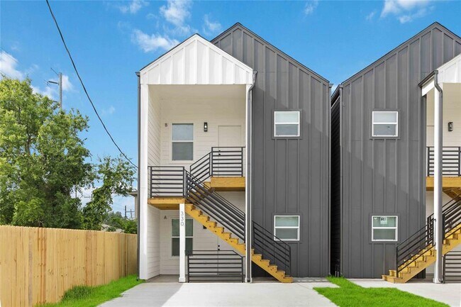 Building Photo - 330 Clearwater St