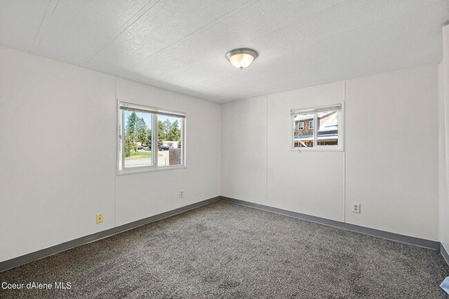 Building Photo - Manufactured Home 3 bed 1.5 bath RV Parking/Fenced Yard