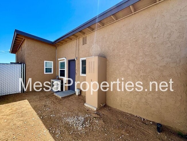 Building Photo - 26650 Josma Rd