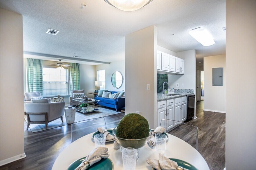 Civic Center East Apartments 4744 W.E. Ross Pky Southaven MS 38671