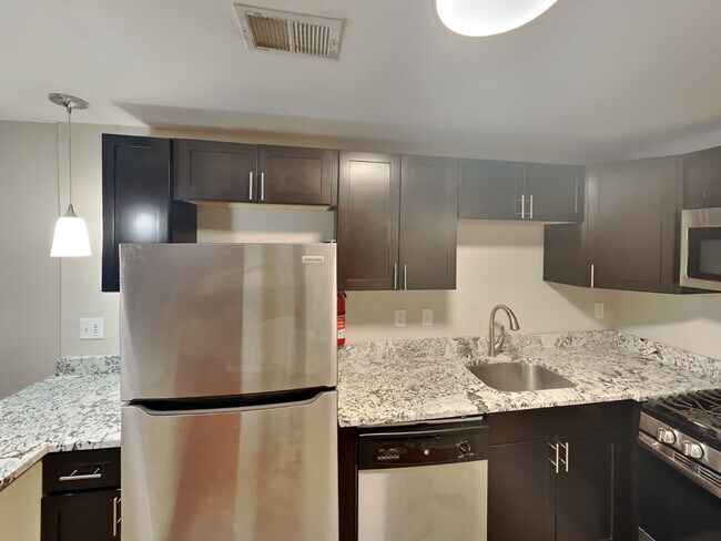 Building Photo - Lantern Square Apartments-B5
