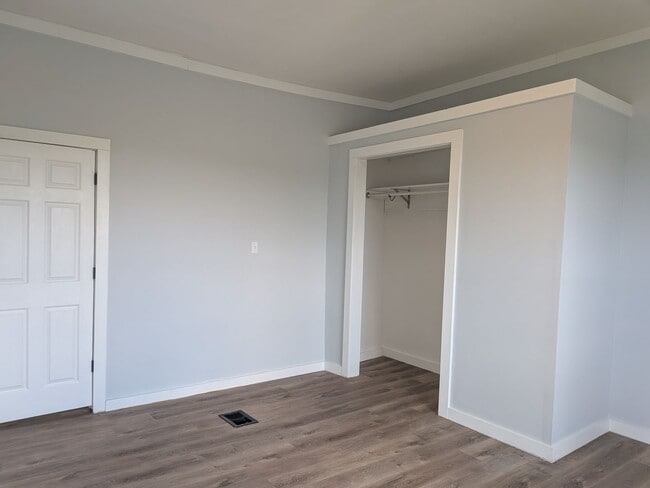 Building Photo - Move in Ready 4 Bed 2 Bath House