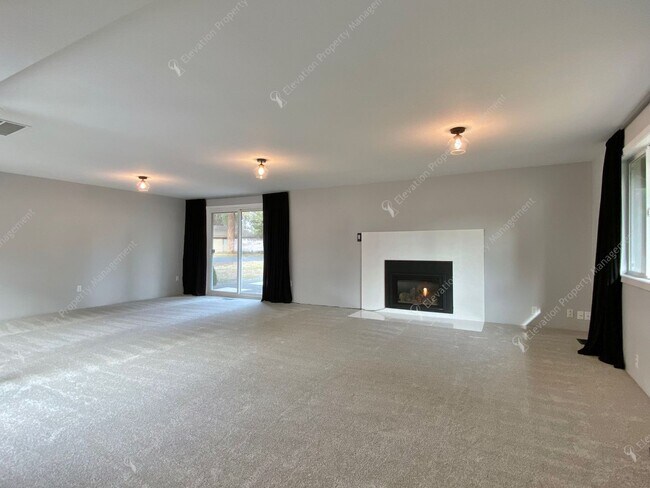 Building Photo - Mid-Century Modern Courtyard Gem in the Old Farm District
