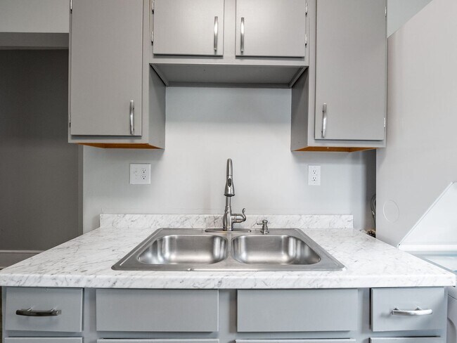 Building Photo - 926 Winona Ave SW