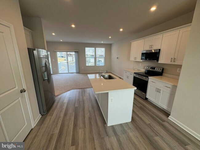 Building Photo - 147 Presidents Pointe Ave