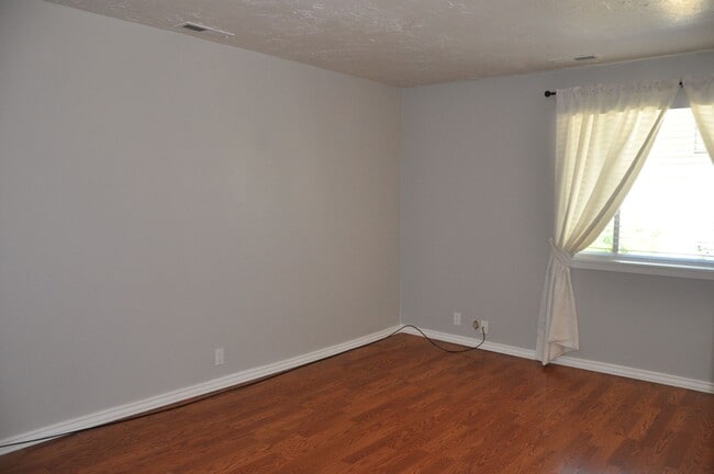 Building Photo - Beautiful 2 bedroom on the east side!