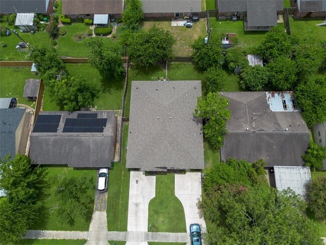 Building Photo - 3915 Brookmeade Dr