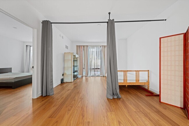 Primary Photo - 2 Shore Ln