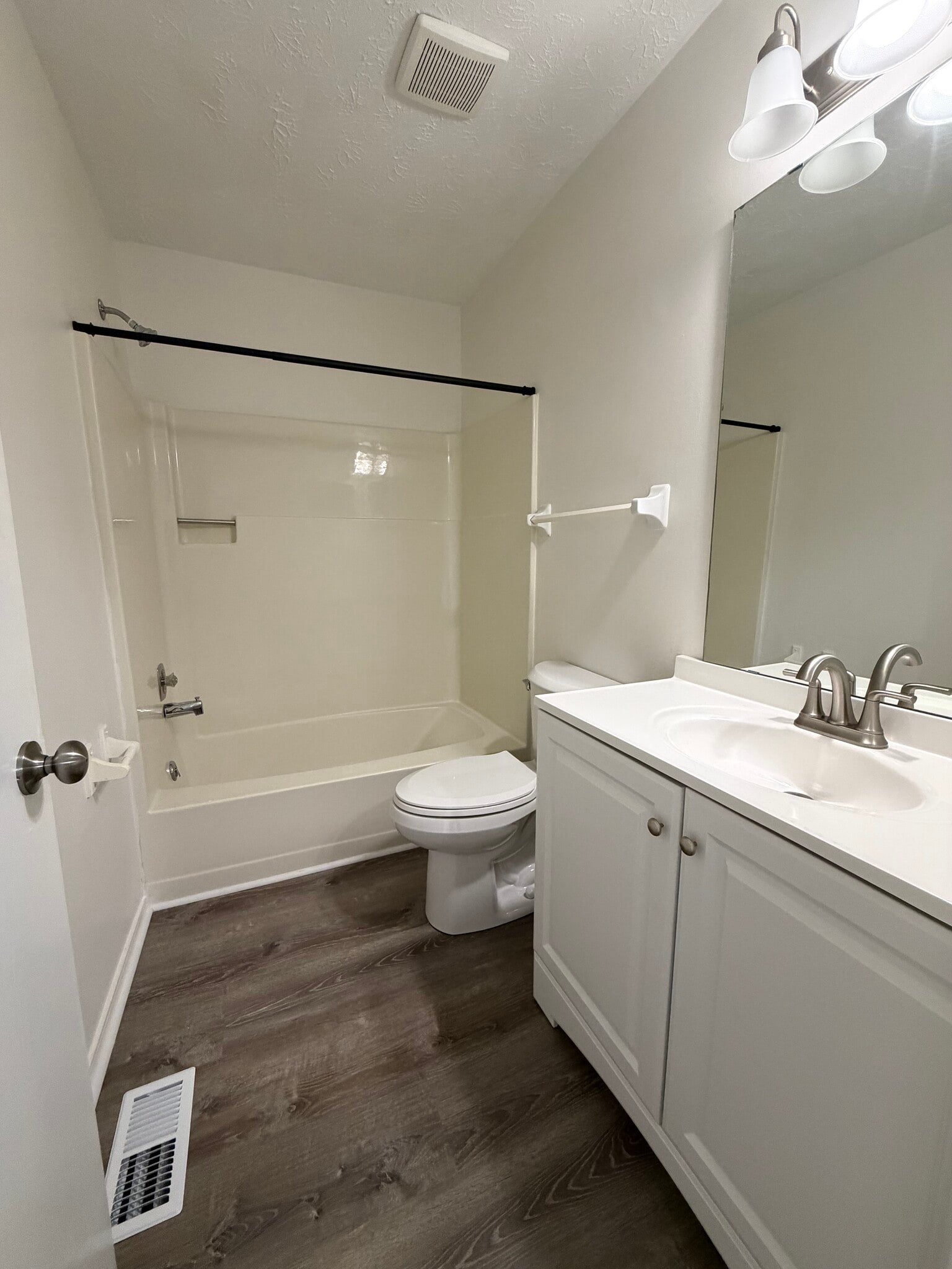 Building Photo - 9862 Mandel Dr