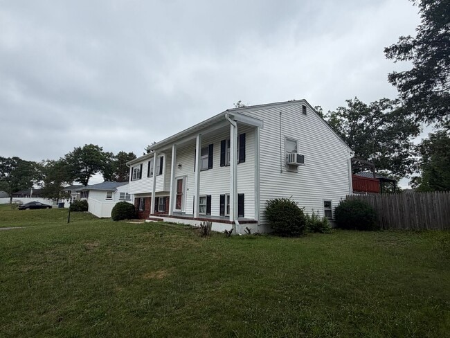 Building Photo - 536 Skylark Dr