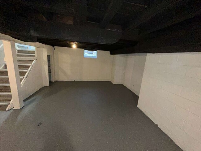 Building Photo - New Renovated 3 Bedroom Bungalow