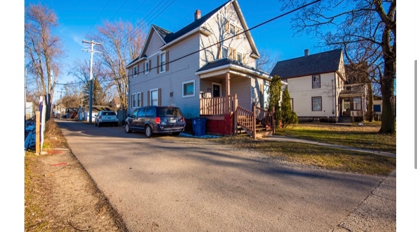 Building Photo - 1415 Portage St