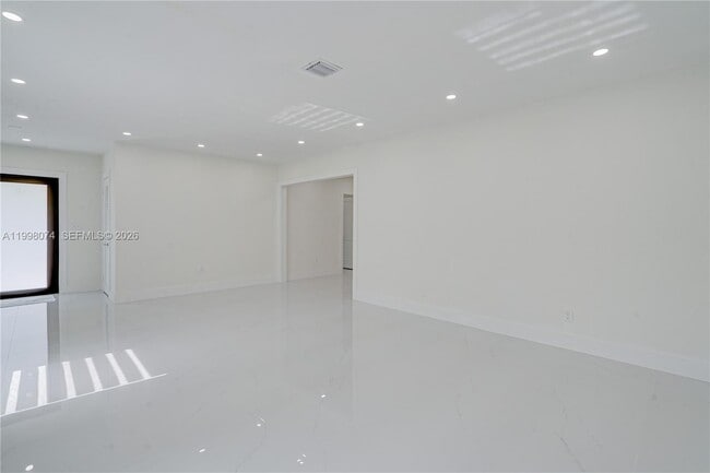 Building Photo - 10722 SW 77th Ave