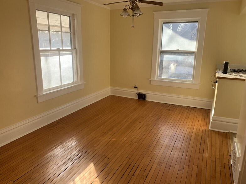 Building Photo - 628 37th St