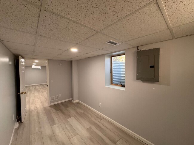 Building Photo - AVAILABLE NOW! Gorgeous, Newly Renovated 5...