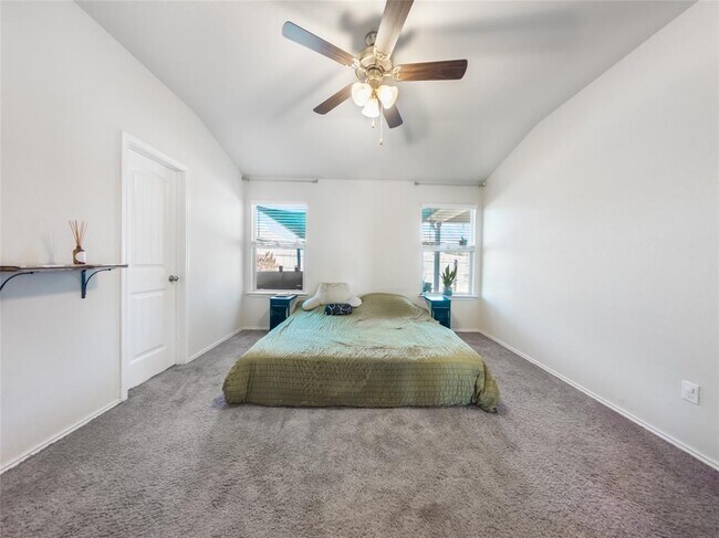 Building Photo - 137 Hematite Ln