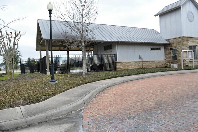 Building Photo - 210 Briar Trace Ln