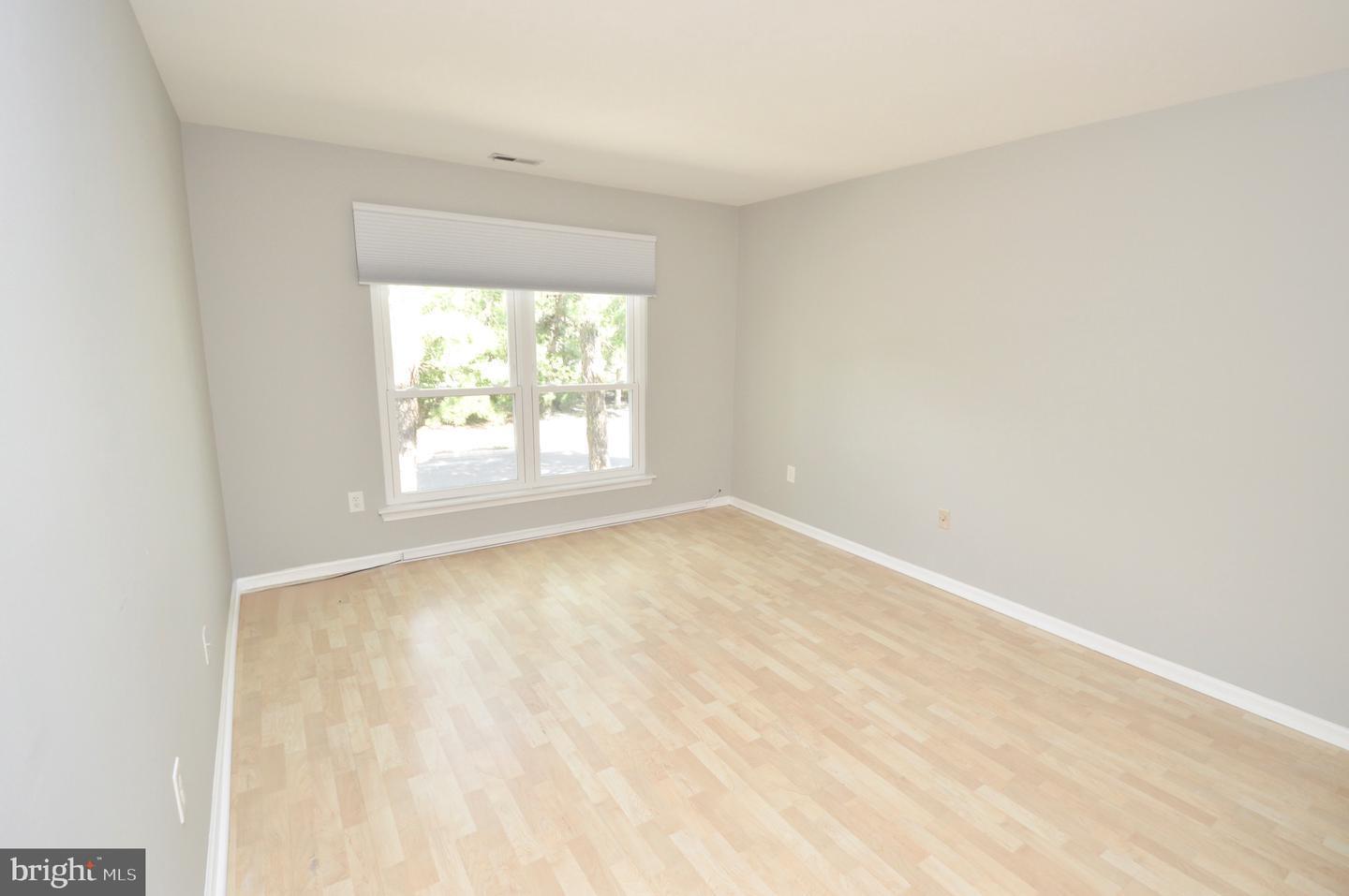 Building Photo - 340 Woodlake Dr