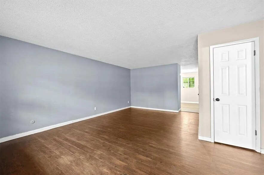 living room - 2602 E Main St