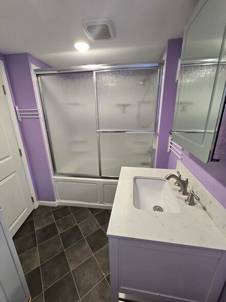 Jetted Tub and shower - 117 Arlington Ave