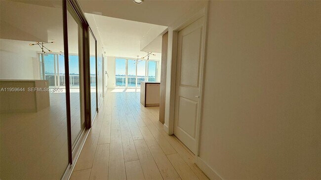 Building Photo - 400 Sunny Isles Blvd