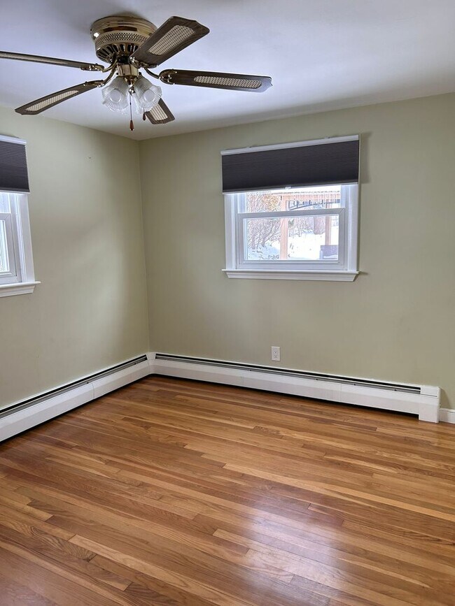 Building Photo - House for Rent in Stoneham!