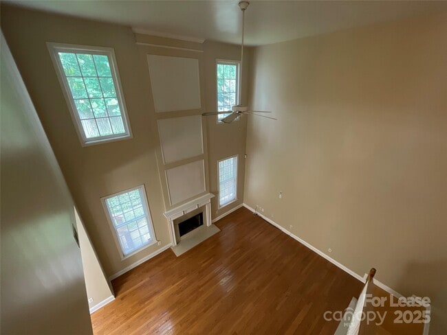 Building Photo - 1928 Dearmon Dr