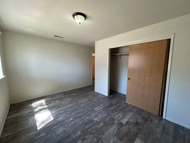 Building Photo - 144 S Parsons Ave