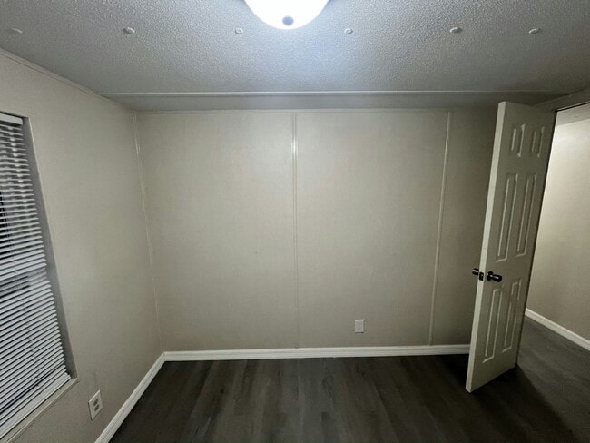 Building Photo - 71A Tower Manor Cir E