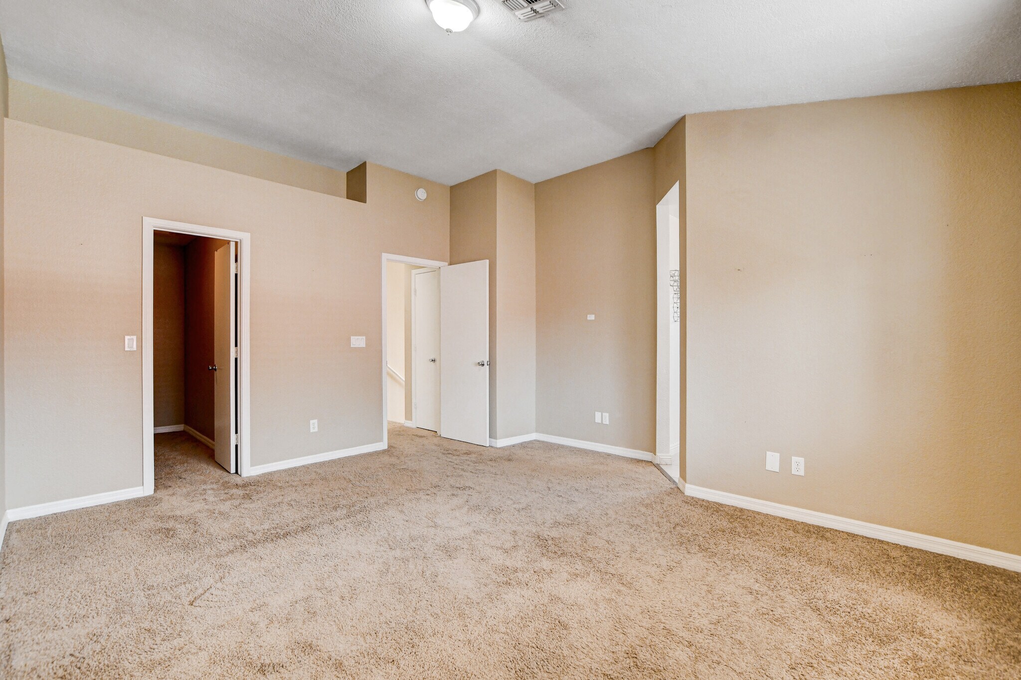 Building Photo - 1661 Cloister Ave