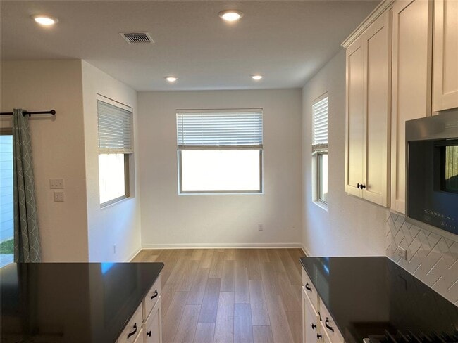 Building Photo - 115 Lyrebird Ln