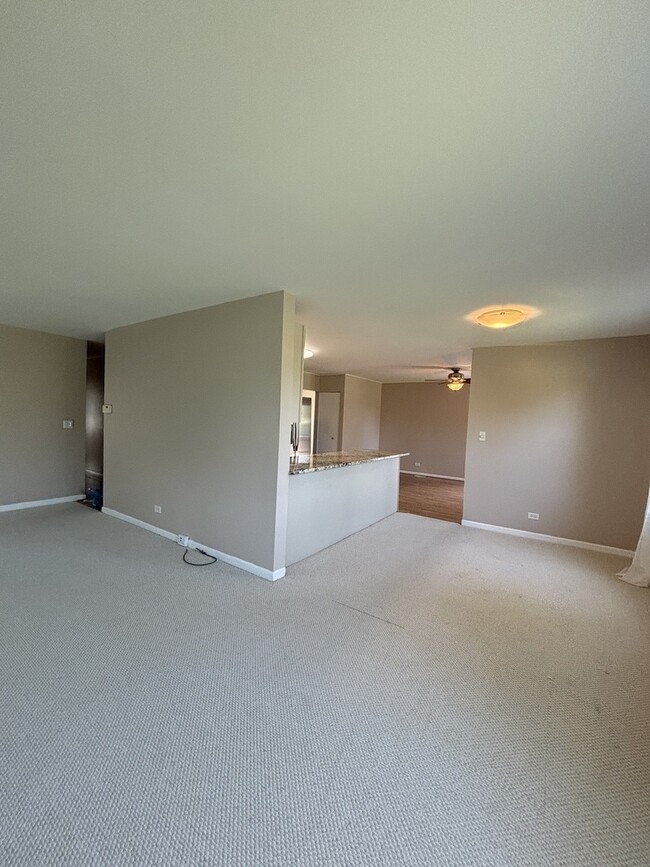 Building Photo - 1720 W Parkside Dr