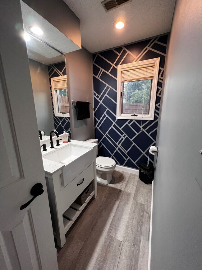 Half Bath - 5015 W Georgetown Dr