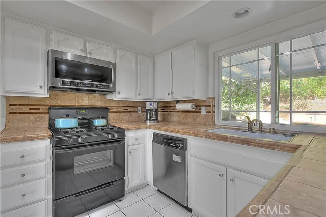Building Photo - 23862 Country View Dr