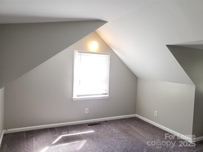 Building Photo - 420 Beaty St